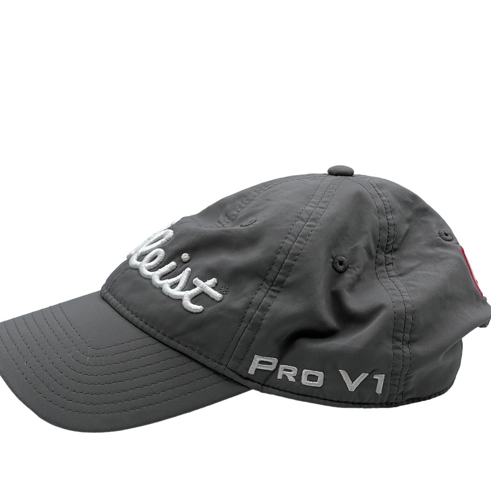 Fitleist Gray Pro V1 Pre-Owned Good Condition Adjustable Closure at The Back.